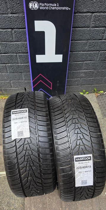 225/40r18 92V Hankook 2 Winterbanden, Ophalen, 18 inch, Nieuw, Winterbanden