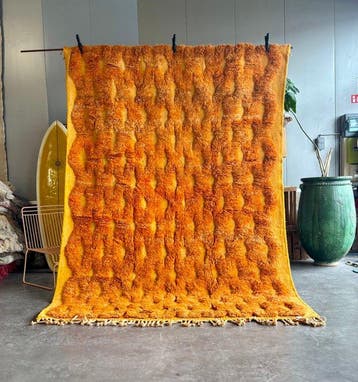 Handgeweven Marokkaans Mrirt Tapijt – Oranje Berberwol, Huis en Inrichting, Stoffering | Tapijten en Kleden, Nieuw