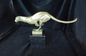 sculptuur, Grote bronzen Art Deco Jaguar met groen patina -