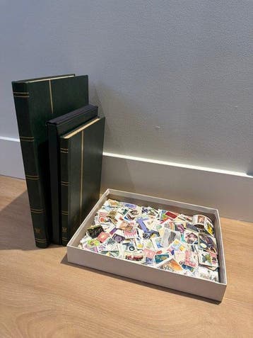Wereld - Uitzoekpartij van 3 albums met wereldpostzegels, Gestempeld
