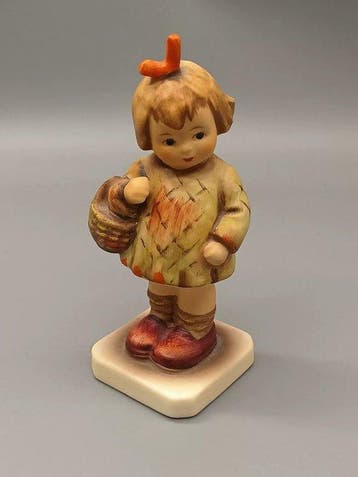 Goebel - Figuur - Goebel Girl with Basket - TMK6 - Keramiek
