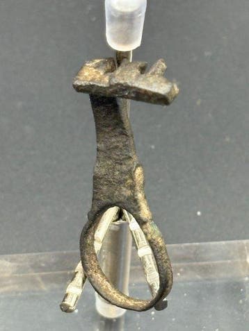 Oud-Romeins, Keizerrijk Brons Sleutel met ring en