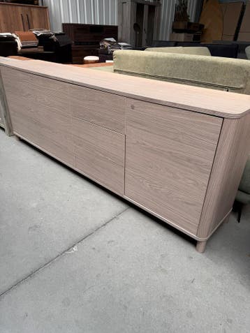 Guildfort dressoir, kleur misty oak, Nieuw, Overige materialen