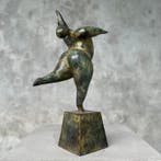 sculptuur, NO RESERVE PRICE - Voluptuous Dancing Lady Statue