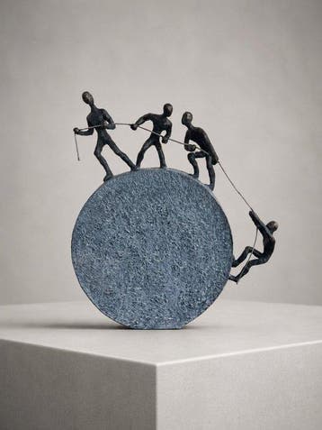sculptuur, “Together We Climb” – Moderne sculptuur met 4