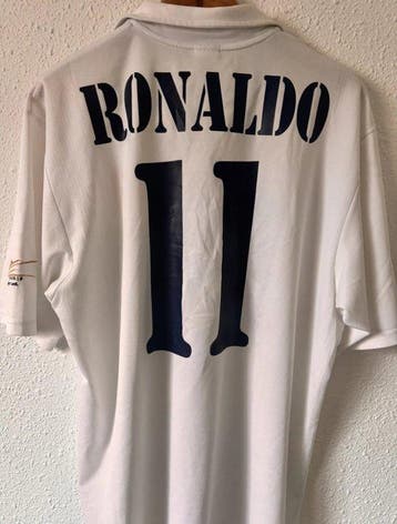 Real Madrid - Spaanse voetbal competitie - Ronaldo - 2002 -, Nieuw
