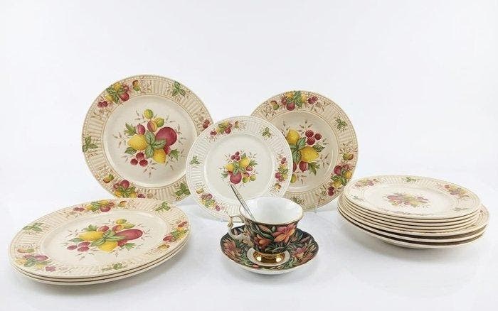 Botanical Harmony Exclusive Set - Royal Albert Fine Bone, Antiek en Kunst, Antiek | Meubels | Tafels