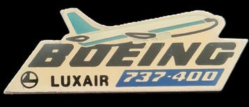 Boeing 737-400 Luxair pin, Verzamelen, Verzenden, Nieuw, Transport, Speldje of Pin