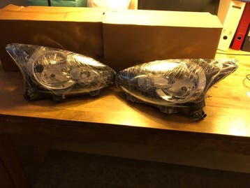 set nieuwe koplampen Toyota Aygo nieuw !!!., Ophalen of Verzenden, Nieuw, Toyota
