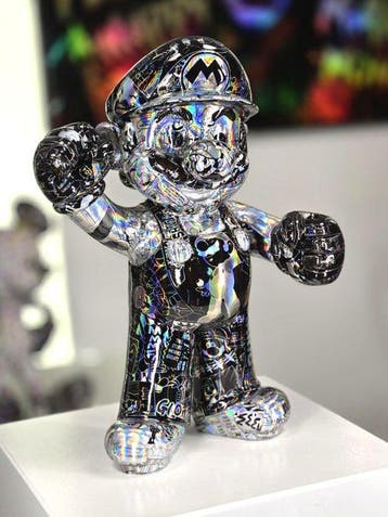 Patryk Konrad - Super Mario pop art sculpture, holographic
