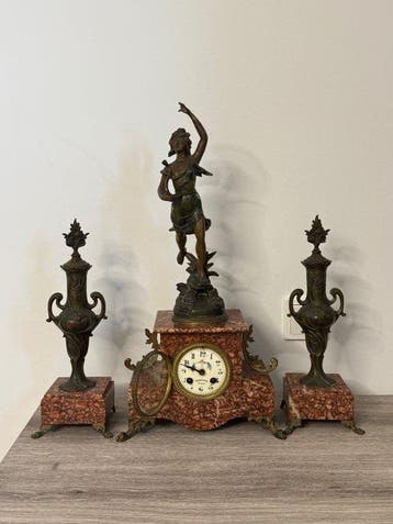 Figurale pendule, Klok en garnituur set (3) - Trémolières -