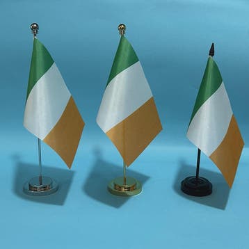 Ierse Bureauvlag 14x21cm - Polyester Vlag van Ierland voor B, Diversen, Verzenden, Nieuw