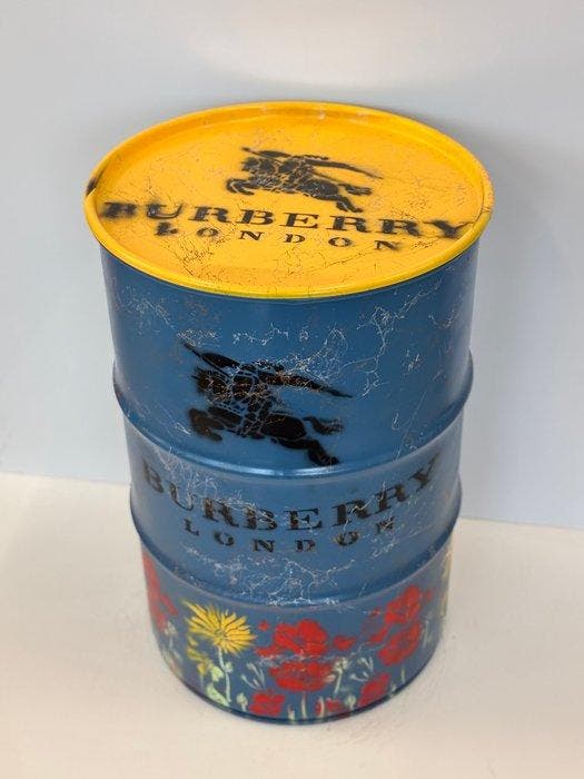 Rob VanMore - Flowers by Burberry, Antiek en Kunst, Kunst | Designobjecten