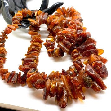 Natuurlijke hele steen Baltisch amber - lange ketting 80 cm