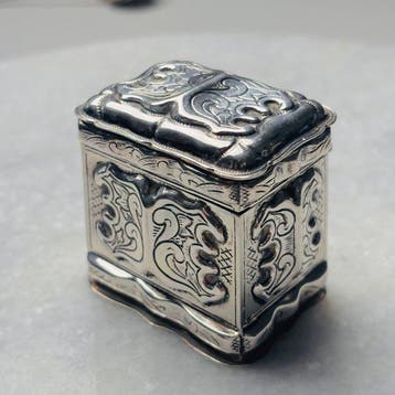 Doos - Antiek zilver .835 Roccoco doosje, gekeurd - .835