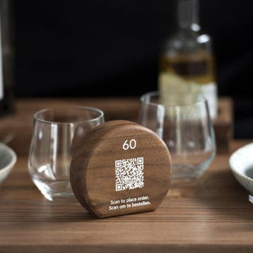 Tafelbordje Juglann Notenhout Rond met QR-code, Nieuw in verpakking