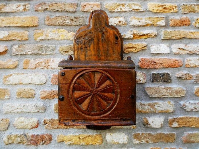 Handvervaardigd - Kist - 18e Eeuwse zware antieke primitieve, Antiek en Kunst, Antiek | Overige Antiek