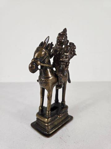 Beeld, Lord Khandoba en zijn gemalin Mhalsa te paard - 17.6