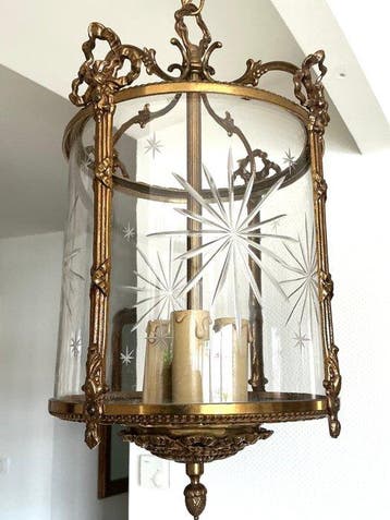 Elegante Bronzen luchter , lantaren met weelderige gestrikte