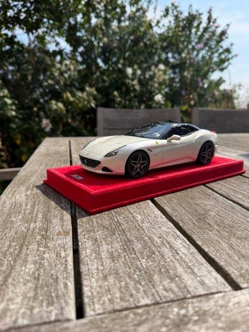 1:18 - Model raceauto - Ferrari California T, Nieuw