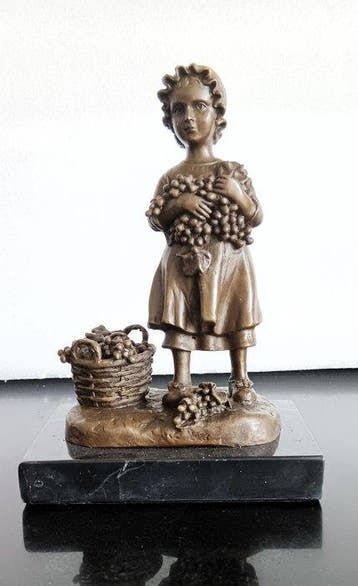 sculptuur, Druivenmeisje - 18 cm - marmer brons