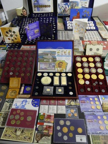 Wereld. Collection of coins/banknote/medals/euro inkl. pp