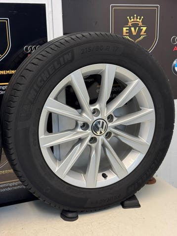 2 stuks 215/60R17 inch VW Tiguan lichtmetalen velgen banden, Banden en Velgen, 17 inch, Personenwagen, Zomerbanden