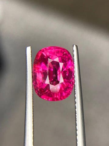1 pcs Roze, Rood Robijn - 4.08 ct - Gem research Swiss Lab, Sieraden, Tassen en Uiterlijk, Nieuw