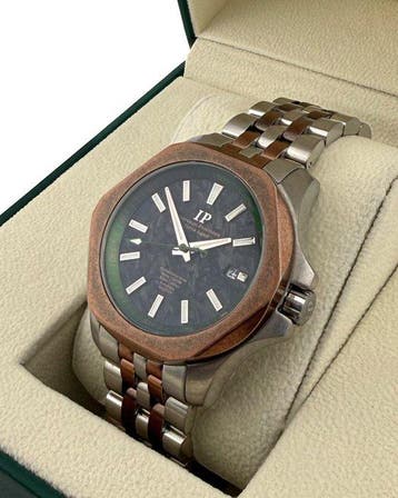 Intrinsic Precision Terra Aqua carbon fibre dial, date,, Nieuw
