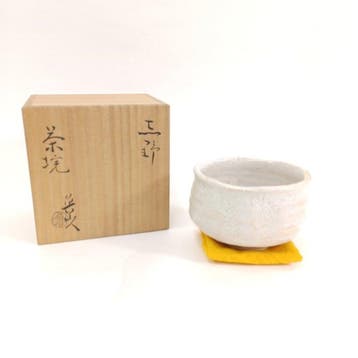 Kitaoji Rosanjin: Shino-chawan (theebowl) met originele