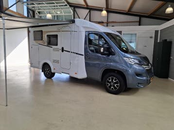 2019 Hymer Carado V132 160PK Dwarsbed Topindeling 37781Km, Caravans en Kamperen, Campers, Ringverwarming, Elektrische ramen, Tot en met 3