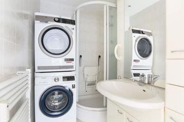 Te Huur 4 Kamer Appartement Matenalaan In Arnhem, Huizen en Kamers, Huizen te huur, Gelderland, Direct bij eigenaar, Appartement