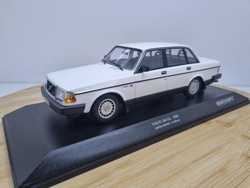Minichamps 1:18 - Modelauto - Volvo 240 GL (1986), Nieuw