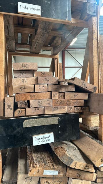 Rest stukken hout uit werkplaats: Eiken, Barnwood, Notenhout, Gebruikt, 25 tot 50 mm, Ophalen of Verzenden, Plank