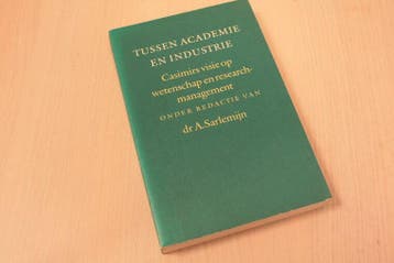 9789029098847 Tussen academie en industrie. Casimirs visi..., Verzenden, Nieuw