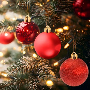 84 kerstballen onbreekbaar met ketting en ster rood - rood, Verzenden, Nieuw