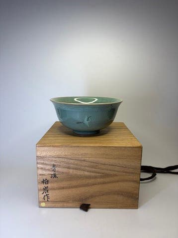 Japanse celadon chawan met kraanmotief – stijl Seiji –, Antiek en Kunst