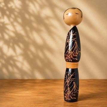 Creatieve kokeshi Moon Shadow door Sato Suigai, een
