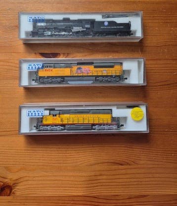 Kato N - 176-2007A/176-8401/126-0200 - Diesellocomotief (3), Nieuw