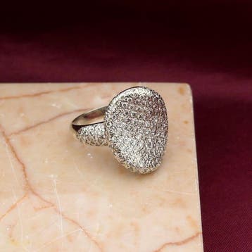 Witgouden pavéring met diamanten; Ca 0,90 ct., Gebruikt, Ophalen of Verzenden, Kleiner dan 17, Met edelsteen