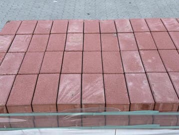 Veiling - 20 M2 Beton Keiformaat Rood Met Facet 21x10x8 Cm, Nieuw