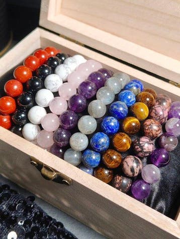 Collectie armbanden ametist, lapis lazuli, tijgeroog en, Verzamelen, Mineralen en Fossielen