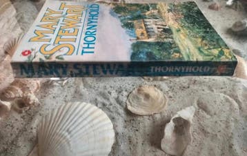 Mary Stewart - Thornyhold - English, Gelezen