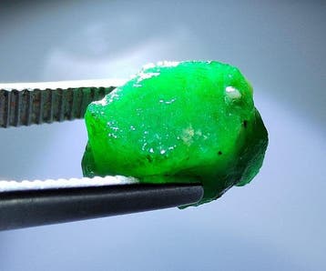 Grote natuurlijke onbehandelde smaragd - 9,85 ct - Geen