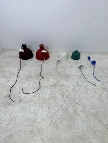 Muuto diverse design kleurrijke hanglampen in goede staat!, Vergader- of Presentatieruimte, Ophalen of Verzenden, Gebruikt