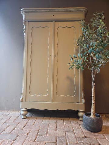Lichtgroene biedermeier meidenkast, Antiek en Kunst