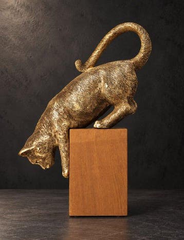 Beeldje - Kat in speelse houding, goudkleurig - Hars
