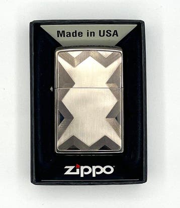 Zippo, No Reserve Price - Black Ice Geometric Swirl Prism, Verzamelen, Nieuw