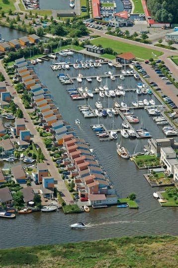 Ligplaatsen in Heeg Friesland nog enkele 8 meter boxen vrij, Zomer, Binnen en Buiten