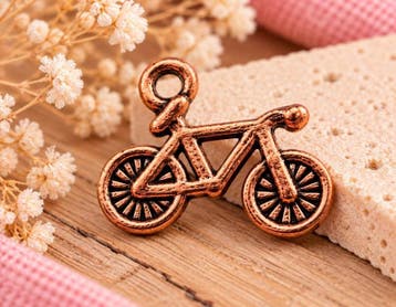 4 x Metalen bedels fiets 16 x 14,5 mm – oogje 2,2 mm – r, Ophalen of Verzenden, Nieuw, Kraal